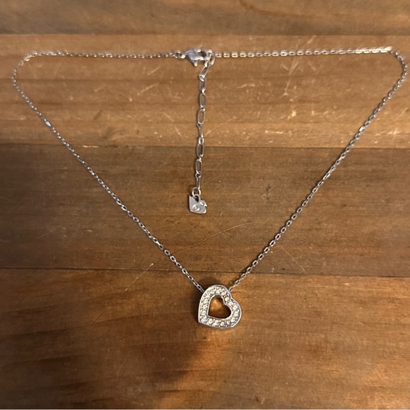Swarovski paved crystal heart pendant necklace - Picture 2 of 7